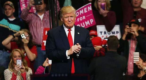 Trump, un anno dall'elezione: popolarità ai minimi, tante minacce e pochi risultati