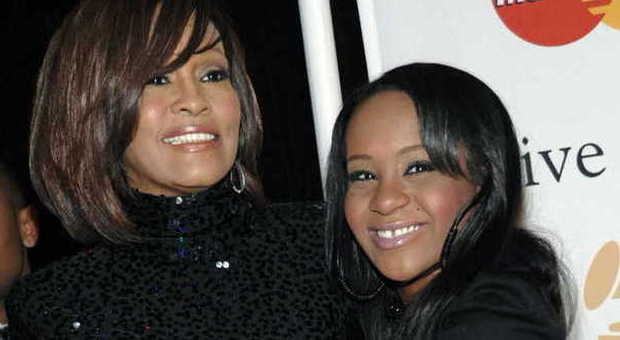 Addio a Bobbi Kristina Brown, la figlia di Whitney Houston non ce l'ha fatta: era in coma da gennaio