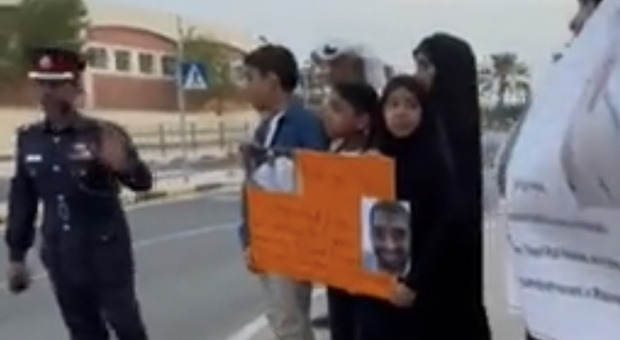 Il Papa chiede ai giovani di non avallare mai le ragioni della guerra, mentre in Bahrein gli chiedono aiuto le mogli dei prigionieri sciiti