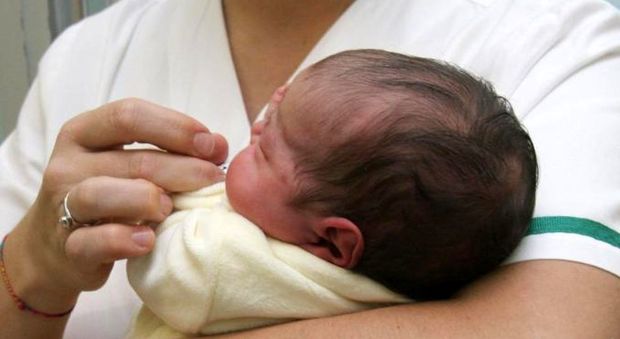 I neonati non riescono a respirare Salvati dal "sangue fuori dal corpo"
