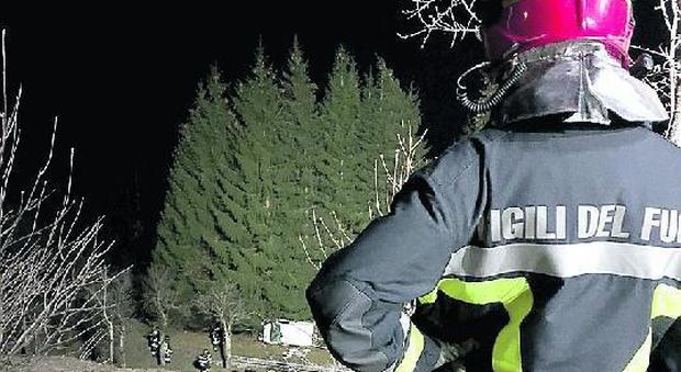 Vola col furgone per 40 metri nel dirupo: gravissimo maestro di sci 43enne