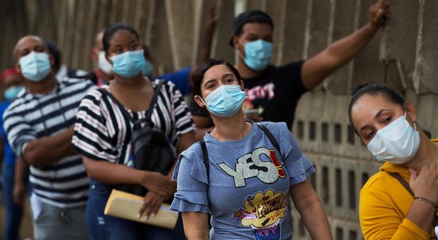 Coronavirus, oltre 13 milioni casi di contagio. Paura Florida, Trump: «Menzogne sul Covid»