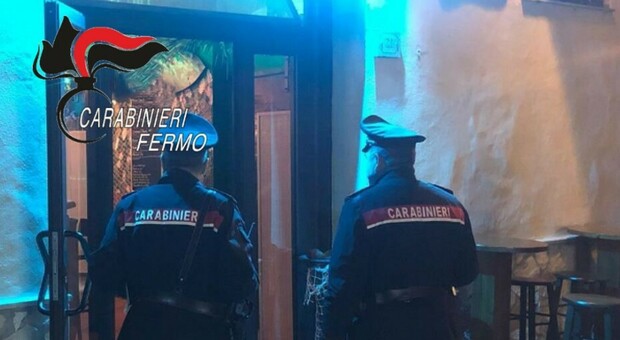 Insulta i carabinieri in un locale, scatta la denuncia per un cittadino dell'Ucraina