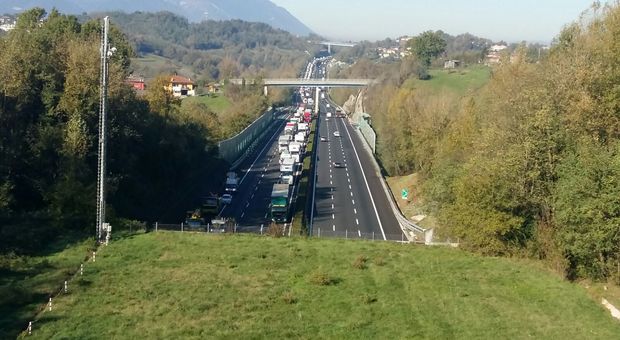 Auto si ribalta, un morto sul tratto frusinate dell'autostrada Roma-Napoli