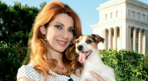 L'attrice Milena Miconi e il suo cane sono i promoter dell'iniziativa di sensibilizzazione di Roma Capitale