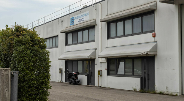 La lavanderia industriale di Pieve di Soligo: «Bolletta da 109mila euro, un altro mese così e chiudo»