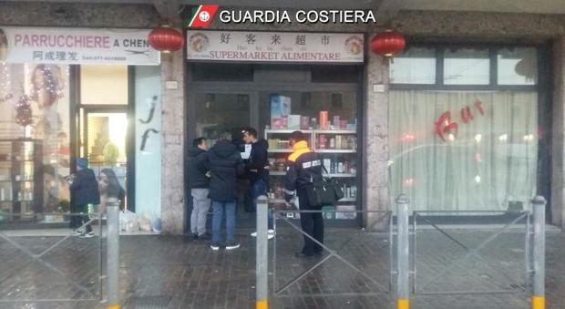 Ancona, sporcizia, parassiti e cibo mal conservato: chiuso market cinese