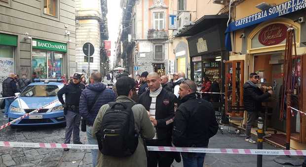 Napoli, sparatoria tra la folla di via Toledo: c'è un uomo ferito alle gambe