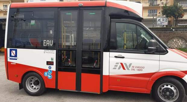 Procida capitale della cultura 2022: da Eav quattro bus elettrici per una mobilità sostenibile