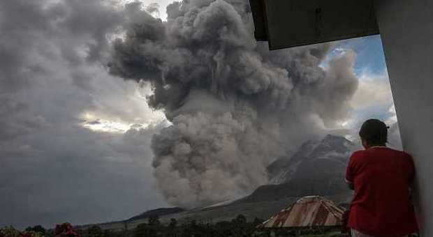L'eruzione del vulcano Sinabung (Olycom)