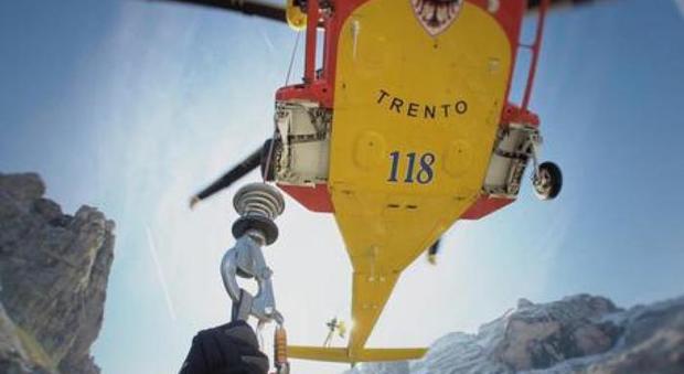 Elicottero del soccorso in montagna in una foto di repertorio