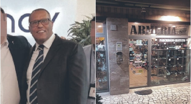 Nell’armeria di Costantino Bonaiuti, il titolare del negozio: «Voleva vendere l’arsenale»