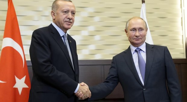 Siria, patto Putin-Erdogan: pattuglie congiunte fino a 10 km oltre confine turco