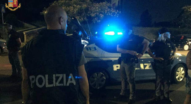 Polizia al lavoro nella notte, foto tratta dal Web