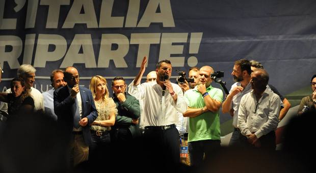 Salvini torna in Abruzzo: domenica sera a Chieti e il 23 dicembre visita al tradizionale mercato di Pescara
