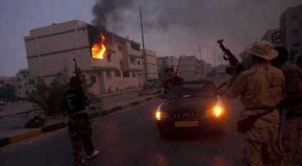 VIolenti scontri nel quartiere di Abu Salin, a Tripoli
