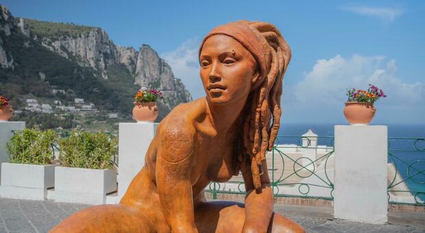 “Camminare nella bellezza”, l'opera nella Piazzetta di Capri