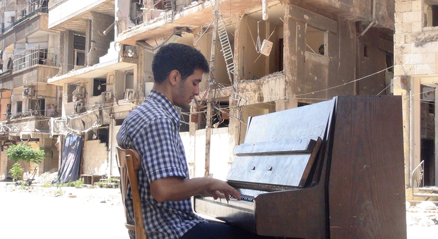 Aeham Ahmad, il pianista tra le rovine: «La mia musica contro le guerre»