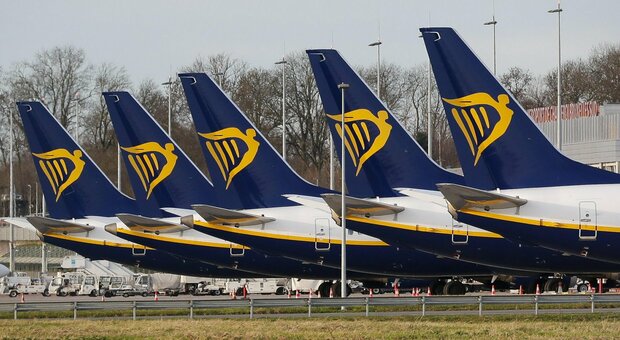 Caos Ryanair, il volo da Treviso a Corfù parte con tre ore di ritardo: passeggeri risarciti con 500 euro