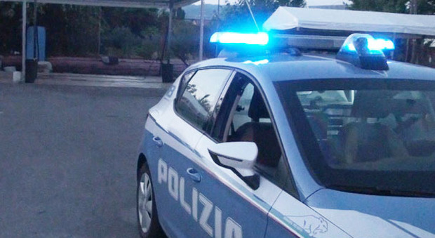 Roma, spacciatore arrestato dalla polizia: in casa dosi di droga e denaro in contanti