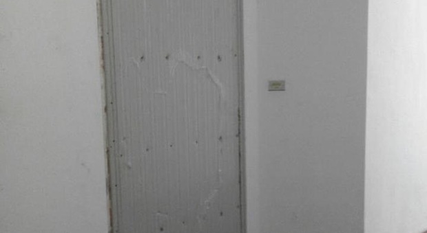 Porto Recanati, murati all'Hotel House appartamenti di pusher e clandestini