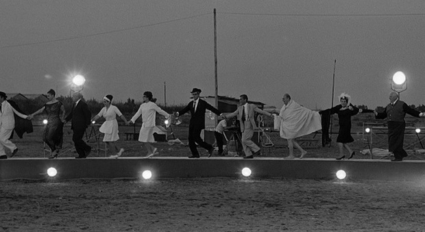 Un'immagine del film "Otto e 1/2" di Fellini