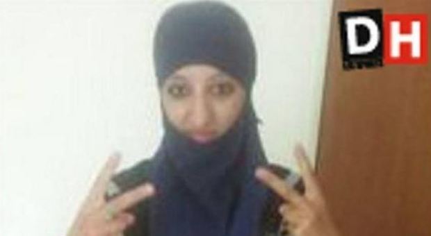 Hasna, la kamikaze bionda del blitz di Parigi, cugina della mente delle stragi