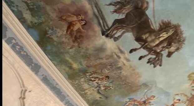 San Giorgio a Cremano, piove nel piano nobile di Villa Bruno: «Che mortificazione per questo gioiello»