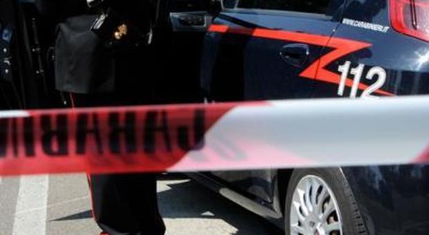 Varese, uccide la moglie a coltellate e si suicida: i corpi trovati dal figlio