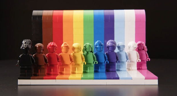 Tutti sono fantastici, Lego lancia il primo set LGBTQIA +