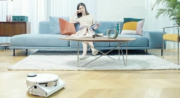 Il robot gira per casa e la pulizia è “fa da sé”