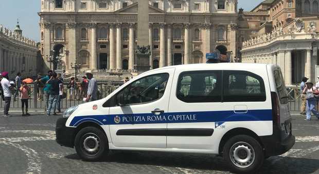 Truffa sulla benzina a Roma, c’è l’inchiesta: Campidoglio a caccia di vigili infedeli