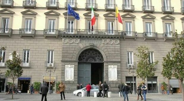 Napoli, arrestato borseggiatore a Palazzo San Giacomo: fermato con il portafogli di una dipendente comunale