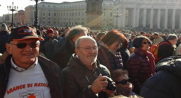 L'abbraccio a Papa Francesco di 350 volontari di Arance di Natale