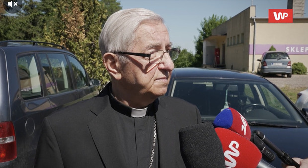 Il vescovo-sindaco polacco ora nel mirino del Vaticano per le sue immense proprietà immobiliari