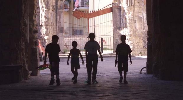 Disastro infanzia a Napoli: mancano gli assistenti sociali, Comuni sotto accusa