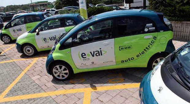 Una postazione di "e-vai", il car sharing ecologico