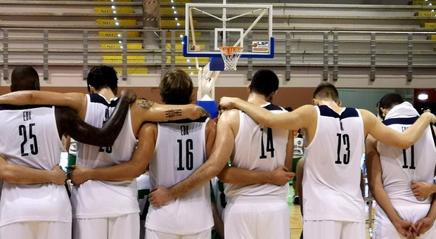 Il team Eurobasket durante l'inno Nazionale