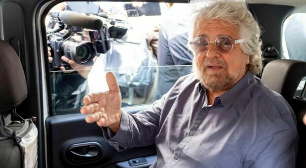 Beppe Grillo dimesso dall'ospedale di Cecina. Il nipote e avvocato: «Sta bene, è a casa»