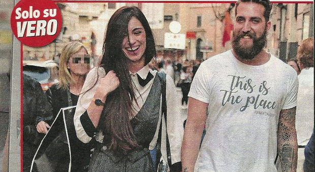Lorella Boccia, baci e shopping col fidanzato Niccolò Presta: "E' il figlio dell'agente tv Lucio"