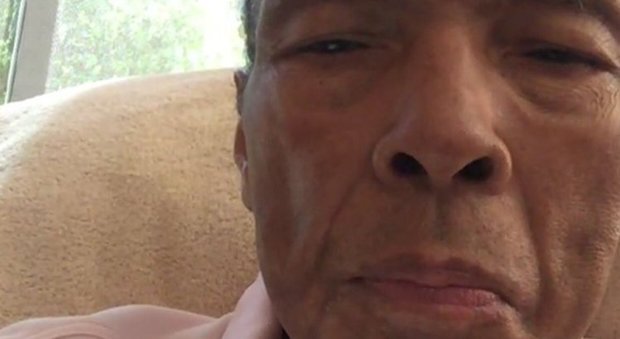 Muhammad Ali, la figlia pubblica le ultime foto: «Mentre gli dicevo Ti voglio bene»