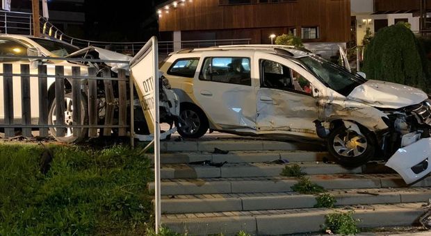 Frontale nella notte sull'Alemagna: muore automobilista veneziano