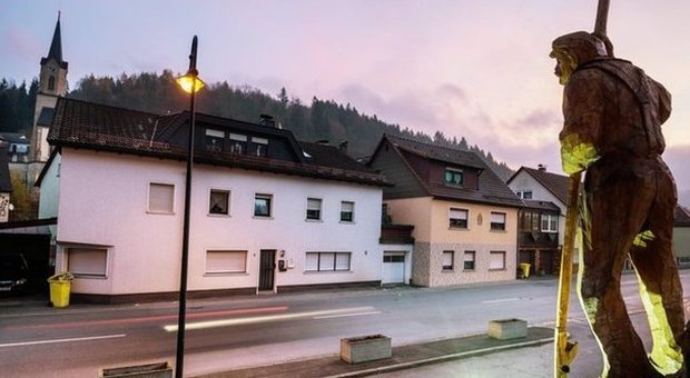 Casa degli orrori in Germania trovato un altro neonato morto: è l'ottavo