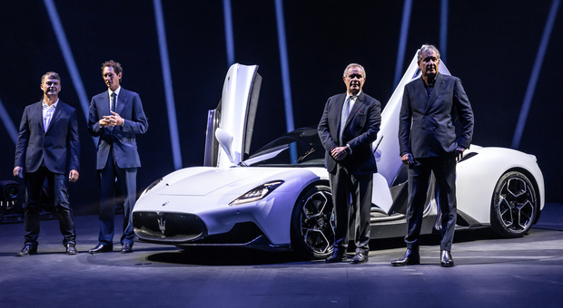 Il top management di Fca e Maserati alla presentazione della MC20