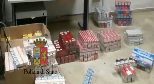 Napoli, sequestrati 71 chili di sigarette di contrabbando nascosti in una botola