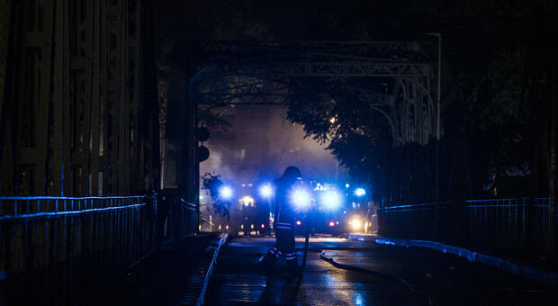 Incendio a Roma, al Ponte dell'Industria un rogo simile nel 2013 partì dalle baracche