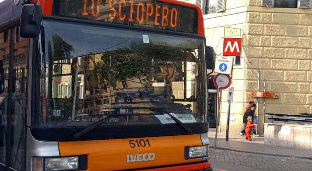 Roma, sciopero Atac e Tpl l'8 giugno: bus fermi per 4 ore Protesta estesa anche al Cotral