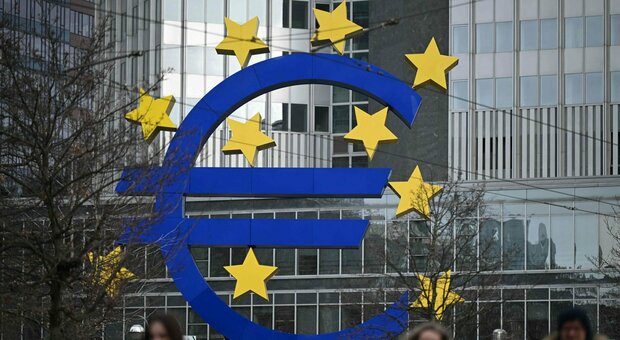 La Bce mantiene i tassi invariati al 4,5%. Lagarde: «Prematuro parlare di tagli»