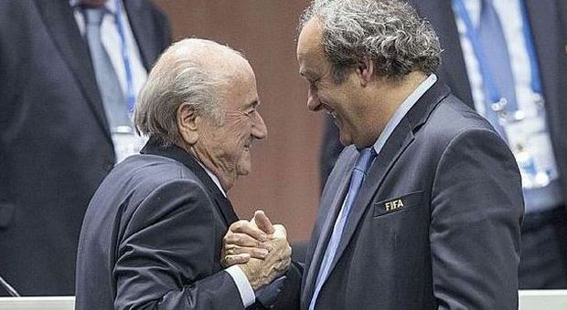 Fifa, Blatter prepara la sua vendetta: ​«Perdono tutti ma non dimentico». Platini: pronti a uscire da Federazione