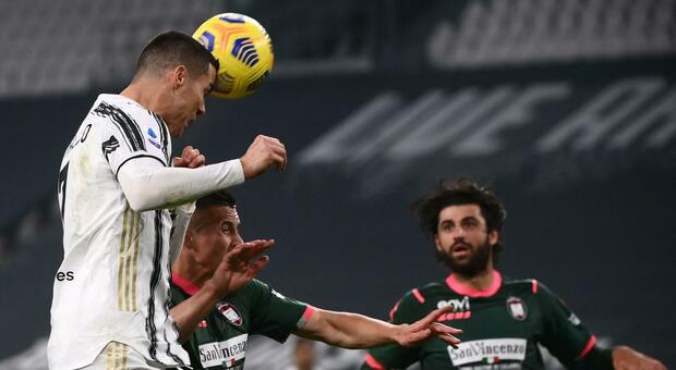 Pagelle Juve-Crotone, Ronaldo superstar, Kulusevski stecca
